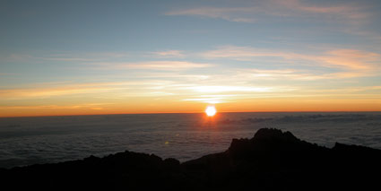 Kilimanjaro -Uhuru Peak - Lever de soleil  (c) Bernard Lambert