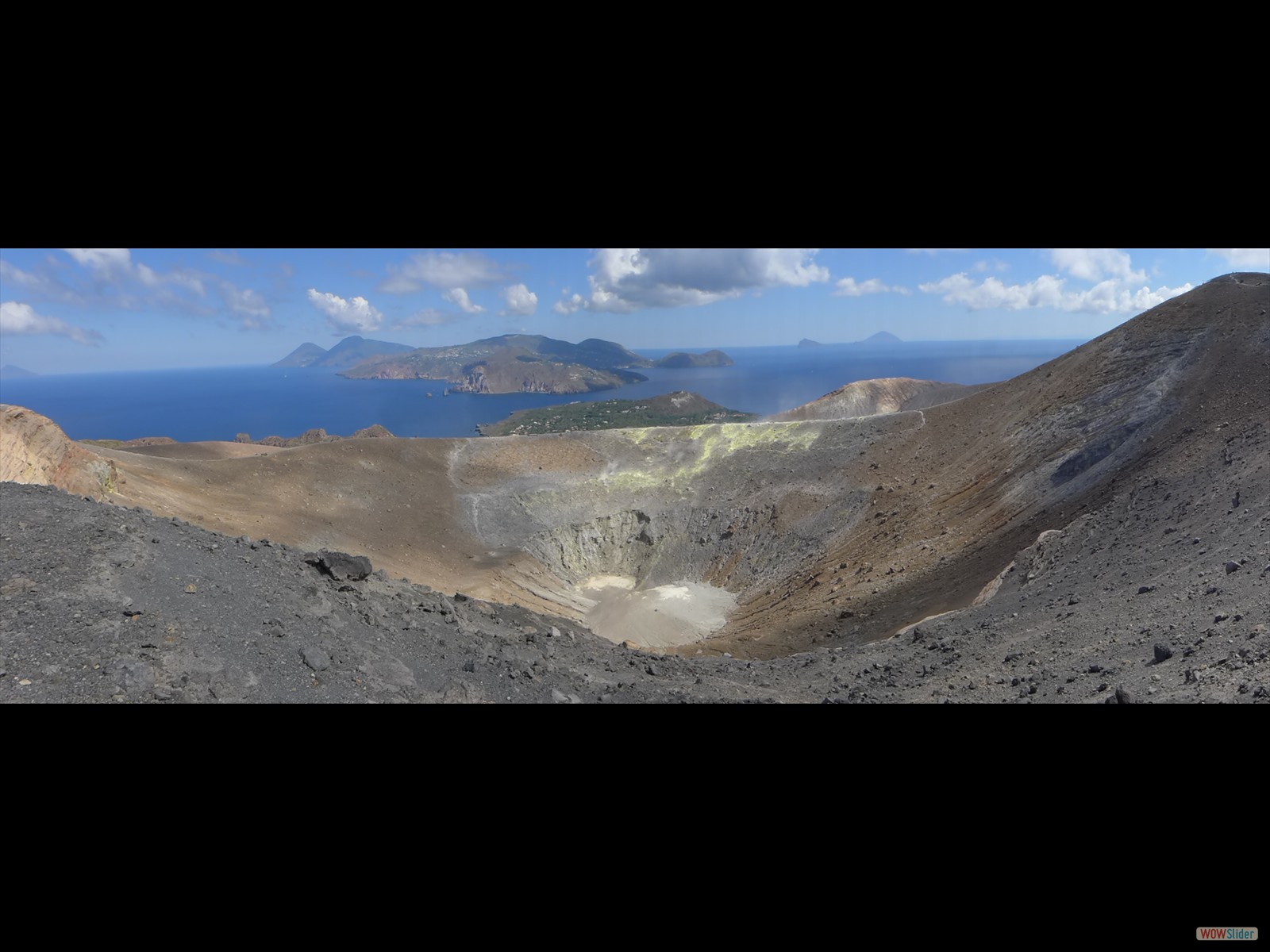 Juin: ìles éoliennes - cratère de Vulcano