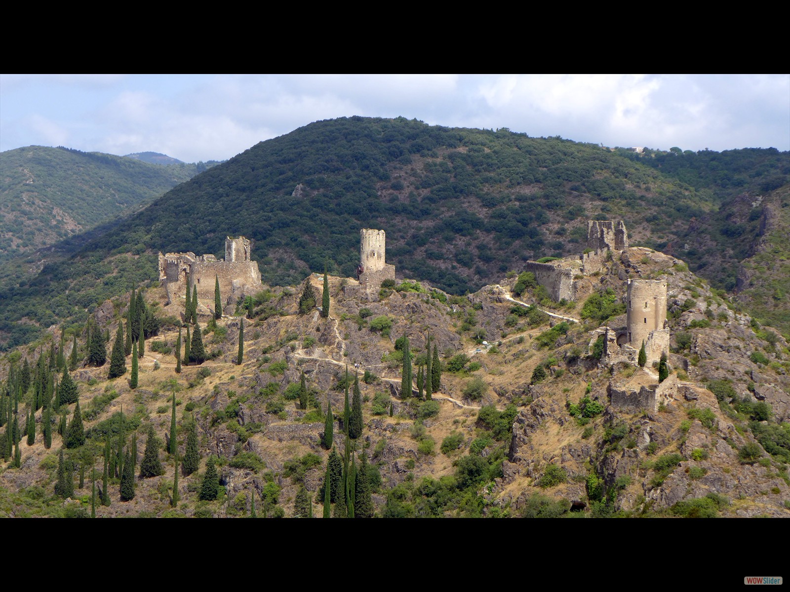 Juillet: les châteaux de Lastours