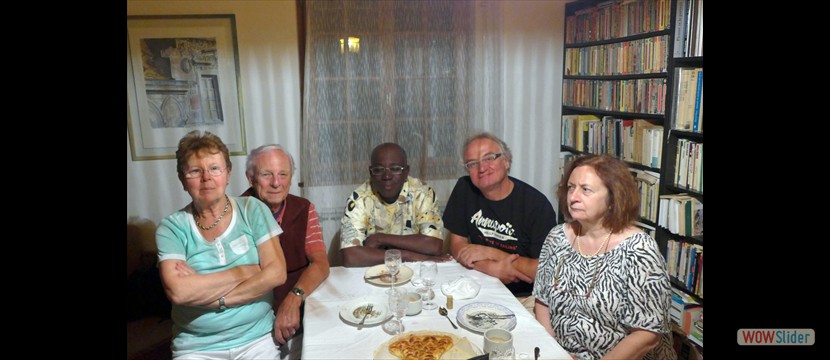 Août: Repas avec père Mathurin à Kappelen