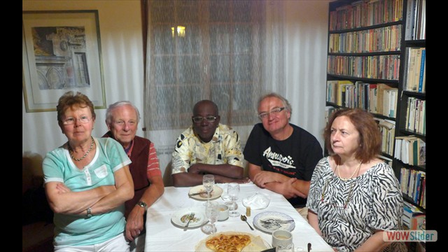 Août: Repas avec père Mathurin à Kappelen